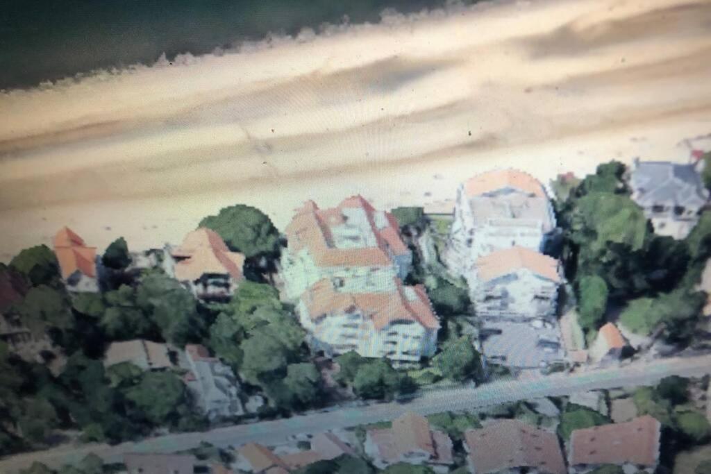 ארסשון Appart Sur La Plage Pied Dans L Eau Avec Terrasse Jardin Vue Sur Le Bassin Depuis La Terrasse , Parking מראה חיצוני תמונה