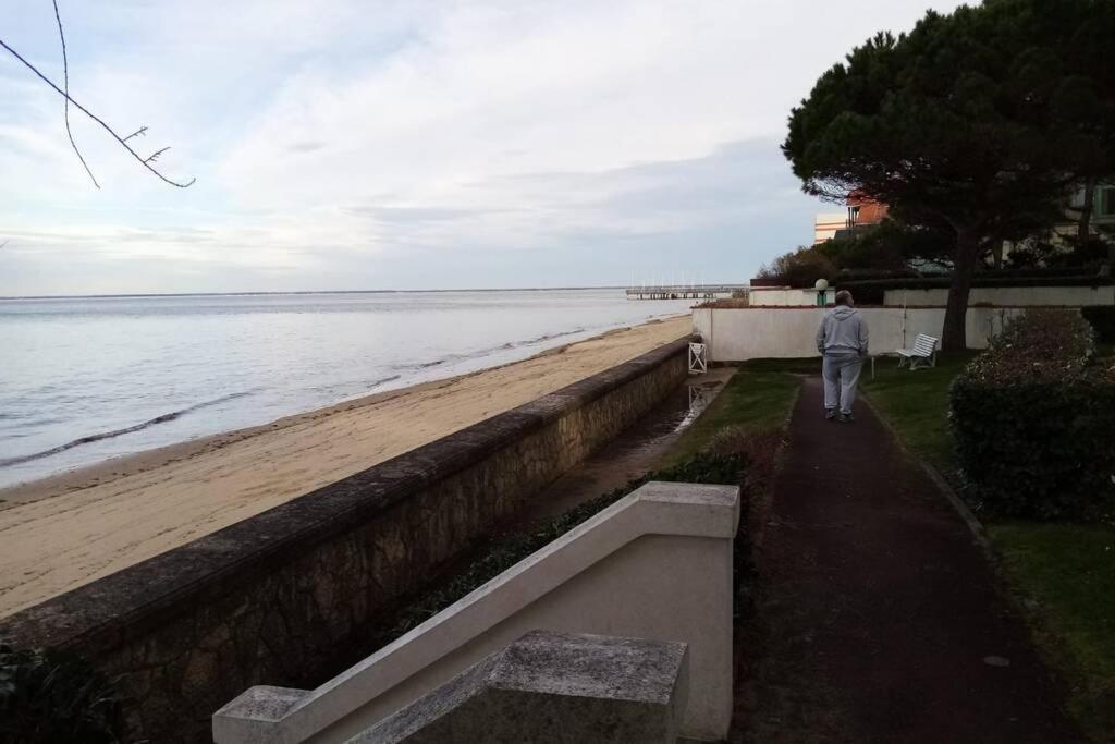 ארסשון Appart Sur La Plage Pied Dans L Eau Avec Terrasse Jardin Vue Sur Le Bassin Depuis La Terrasse , Parking מראה חיצוני תמונה