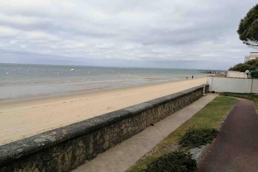 ארסשון Appart Sur La Plage Pied Dans L Eau Avec Terrasse Jardin Vue Sur Le Bassin Depuis La Terrasse , Parking מראה חיצוני תמונה